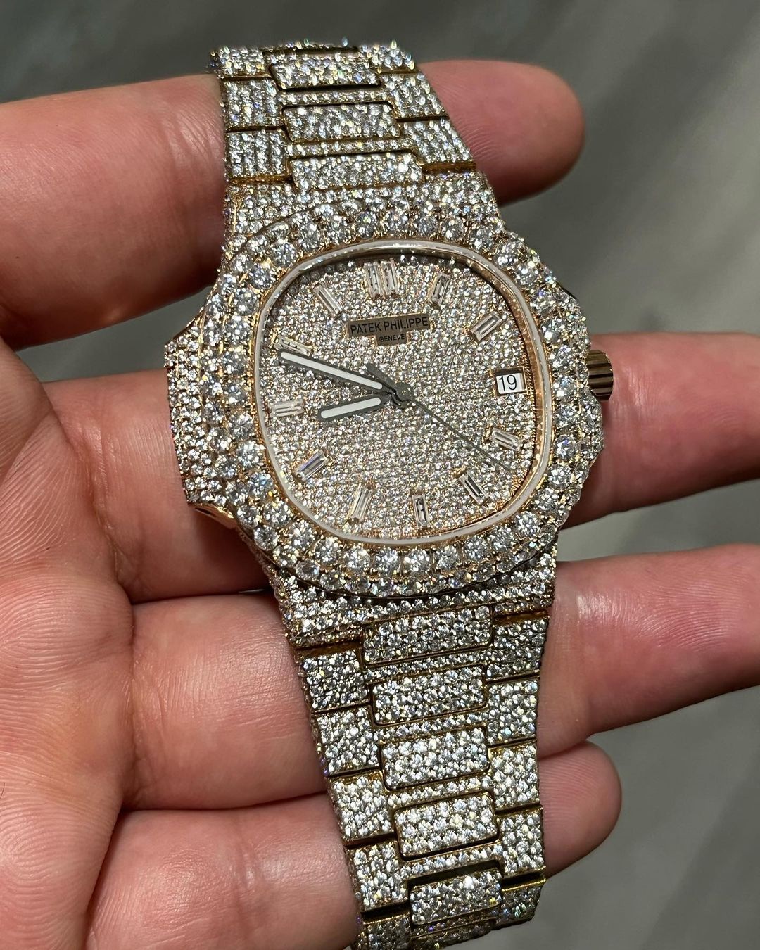 Patek Philippe Nautilus 5711 (ZF factory) - VVS Moissanite